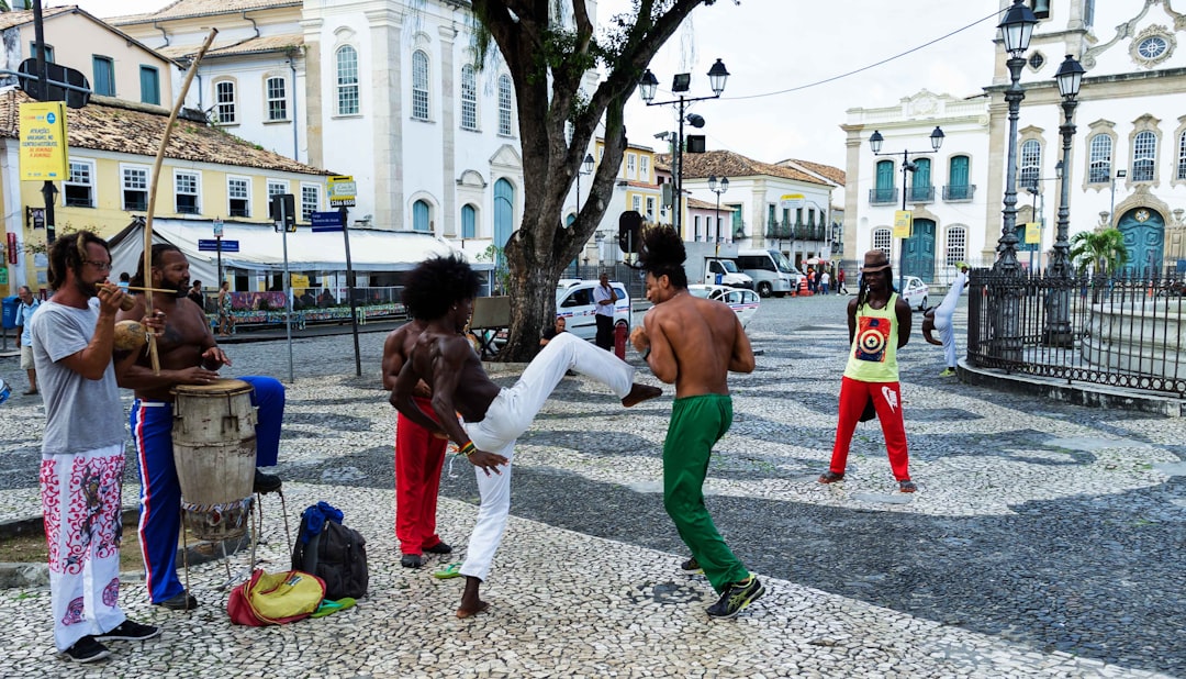 Lambada, Axé e Forró: A Trilha Sonora de Porto Seguro